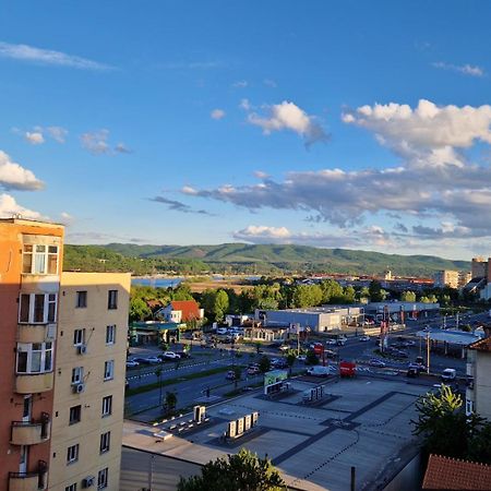 Central Modern View Ap Râmnicu Vâlcea Esterno foto