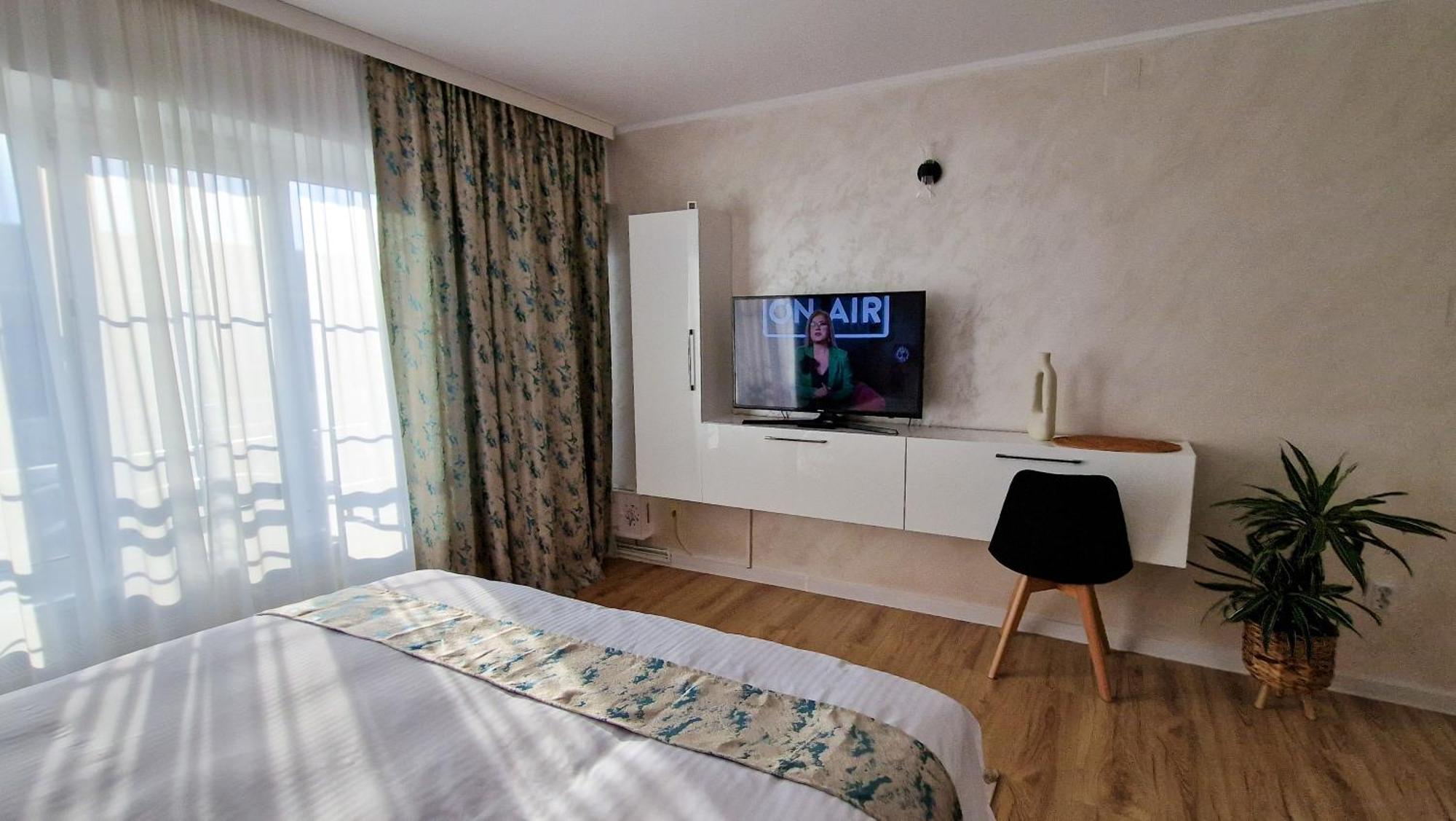 Central Modern View Ap Râmnicu Vâlcea Esterno foto