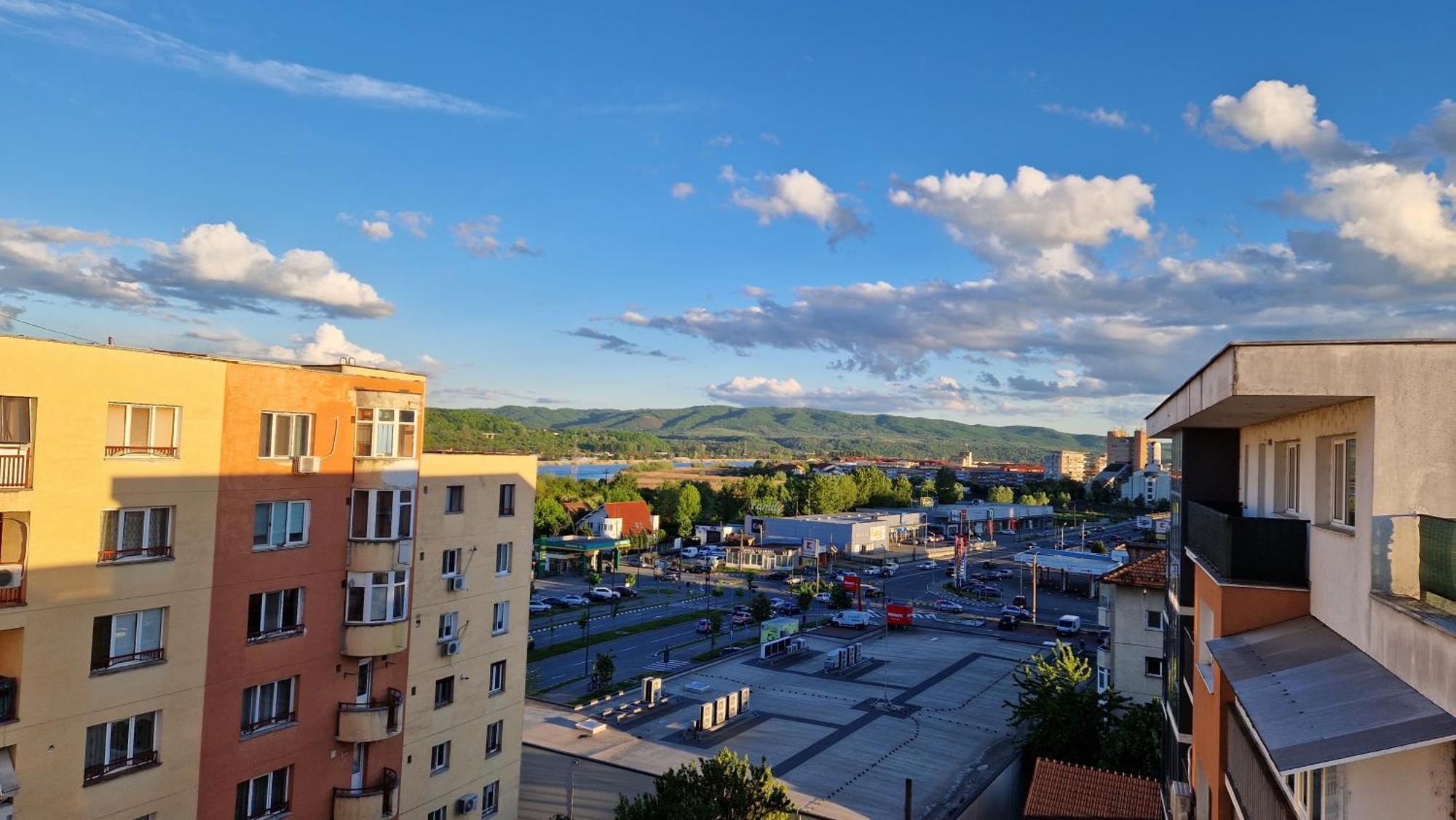 Central Modern View Ap Râmnicu Vâlcea Esterno foto